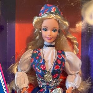 Vintage 1995 Barbie Dolls of the World Norwegian Barbie New In Box!